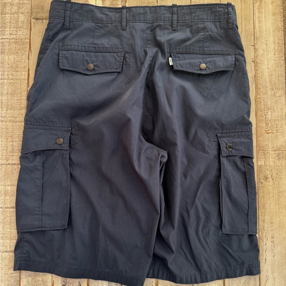 Levi's Women’s Dark Navy Cargo Shorts for Men - Picture 2 of 7